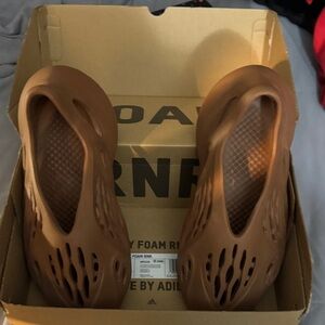 Yeezy Foam Rnnr. “clay” men’s sz 8. Worn once. Can’t even tell. Not my style